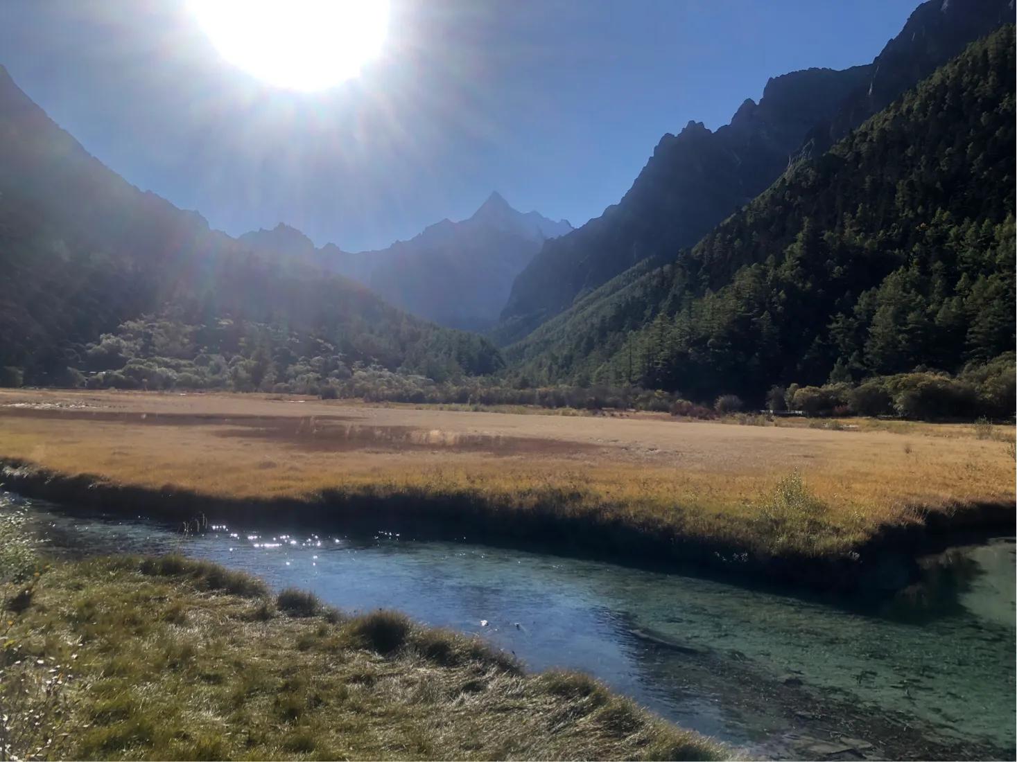 丽江至亚丁之旅，畅享美好路途风光